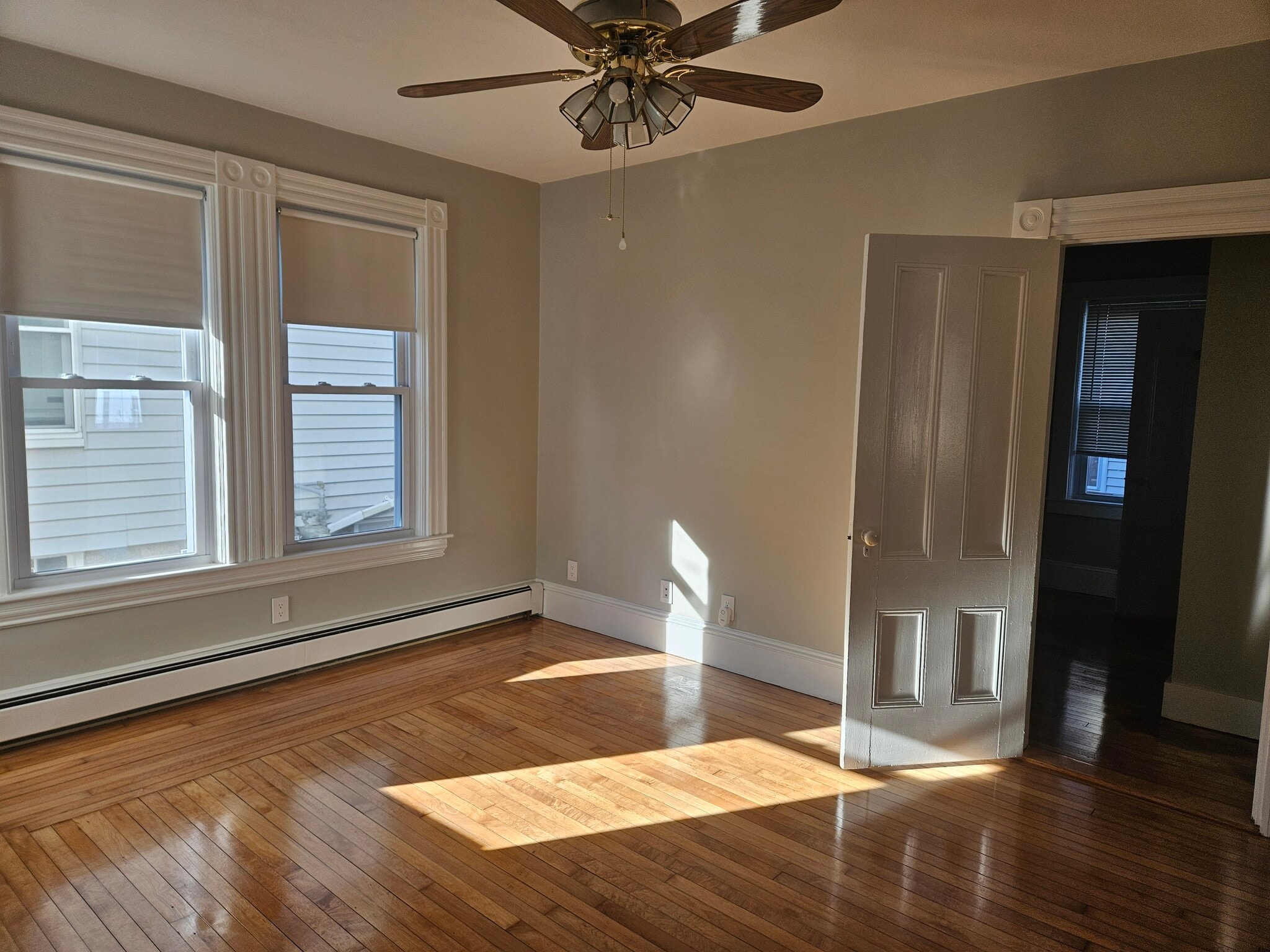 Livingroom - 7 Howland Ct