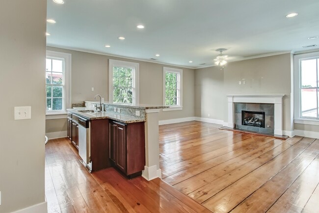 Building Photo - 109 E Oglethorpe Ave