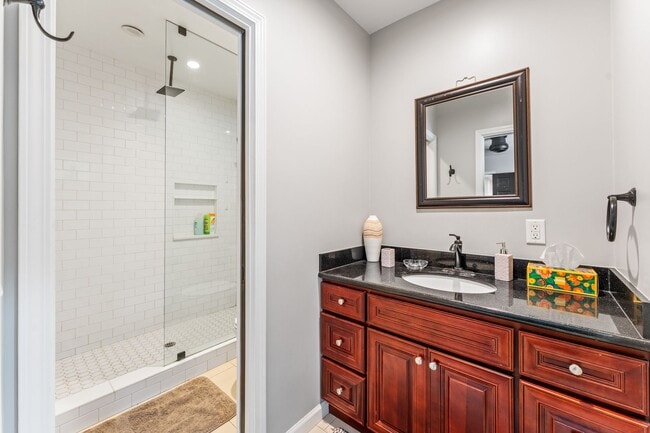 Building Photo - Beautiful 3 bed 2 Bath + Bonus Room home + Yard  in Old Torrance!