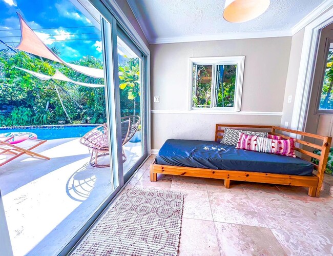 Building Photo - 1130 NE 23rd Pl