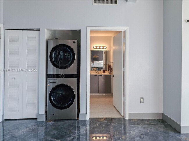 Building Photo - 234 NE 3rd St