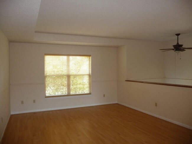 Building Photo - 2104 Maricopa Dr