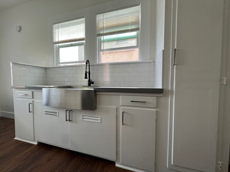 Building Photo - 1694 Oxford St