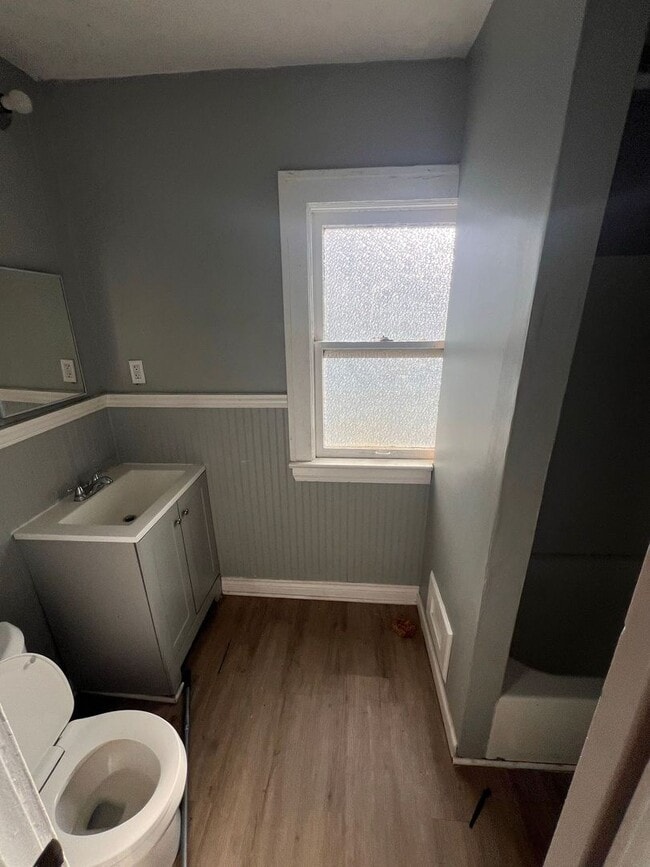 Building Photo - 4 bedroom