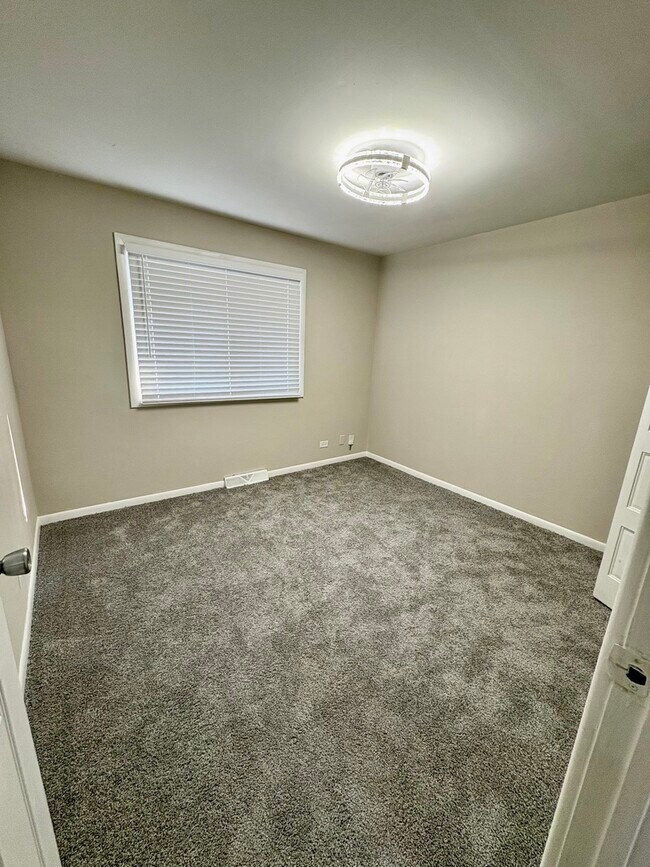 Building Photo - 207 Walker Dr