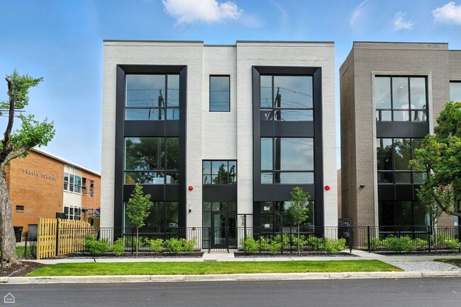 Building Photo - 1621 W 13th St