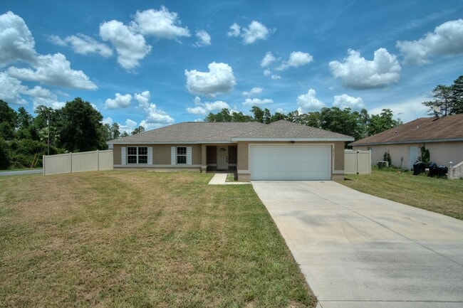Building Photo - Spacious 4/2/2 Available Now!