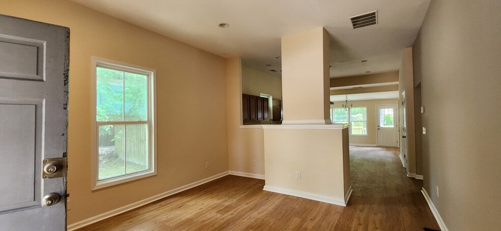Building Photo - Room in Duplex on Bolton Rd NW
