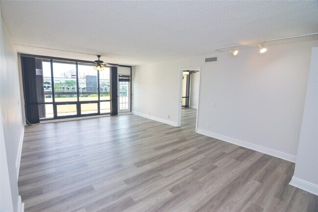 Building Photo - 1401 S Federal Hwy