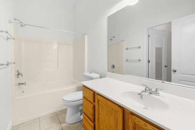 Building Photo - Port Wentworth Cottage