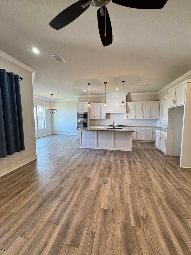 Building Photo - 23 Wilshire Blvd