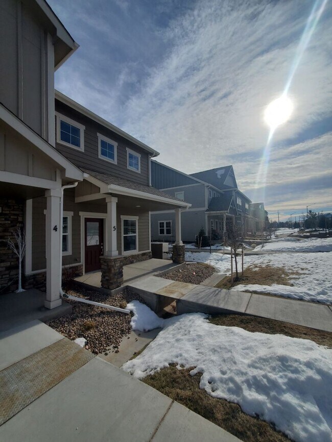 Building Photo - Updated 3 Bedroom Townhouse Across From Horsetooth Reservoir!