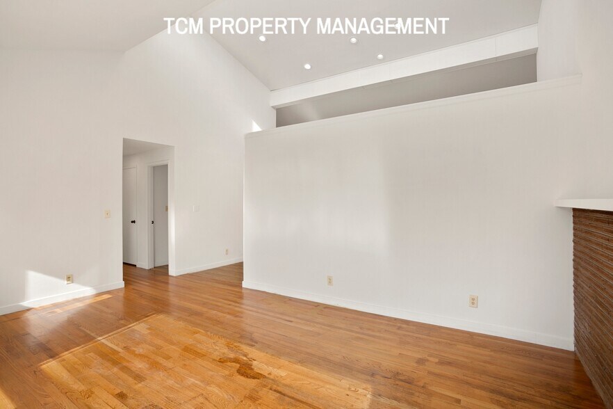 Building Photo - 1053 Lynnwood Ave NE