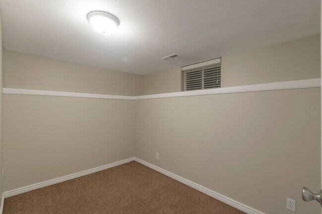 Building Photo - Cozy Basement Apartment in Orem