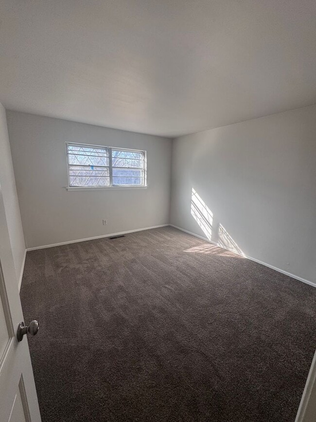 Building Photo - Midtown Tulsa 4 Bedroom Single Level Home!