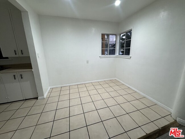 Building Photo - 6207 Crenshaw Blvd