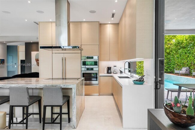 Building Photo - 4675 NE 2nd Ave