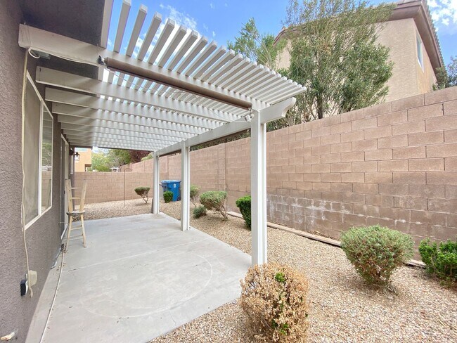 Building Photo - Wonderful two-story single-family house