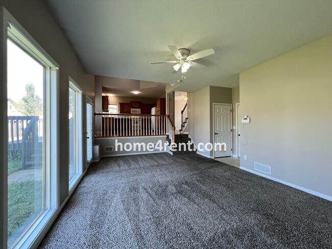 Building Photo - Wonderful Northland Home w/ Hardwood Floors and Plenty of Space!!