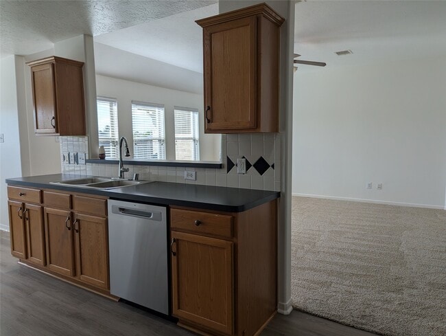 Building Photo - 5618 Savannah Woods Ln