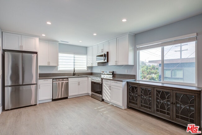 Building Photo - 355 Panama Ave