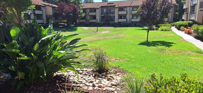Building Photo - $2750 2 BED/2 BATH CONDO IN WARM SPRINGS, ...