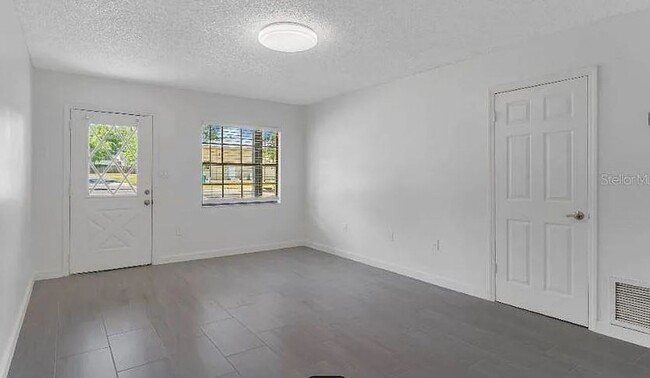 Building Photo - Renovated 2bed/1bath Apartment in Eustis! ...