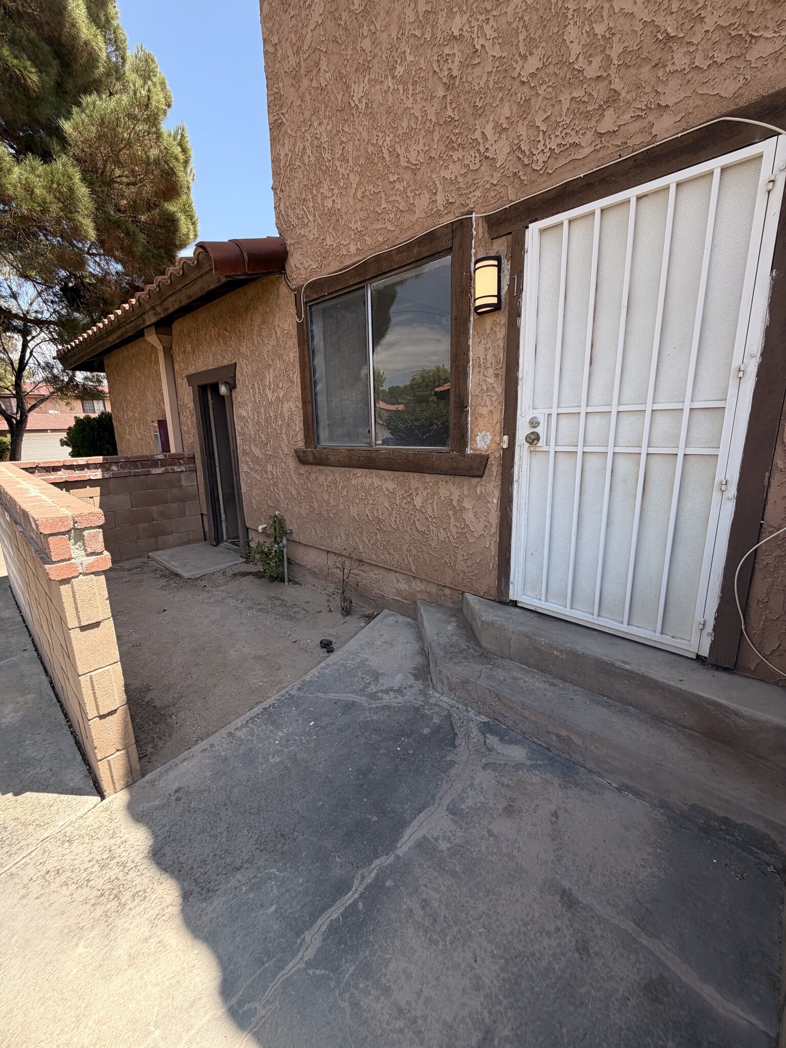 Building Photo - 1728 W Avenue J15