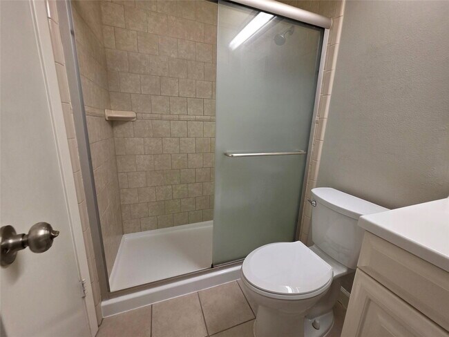 Building Photo - East Heatherock Circle, Sugar Land, TX 77479 - 3 BR 2 BA single-family home
