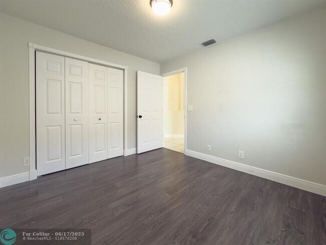 Building Photo - 12204 Sunset Point Cir