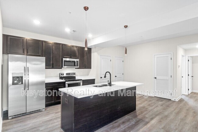 Building Photo - 212-B-212 E Johnson Cir