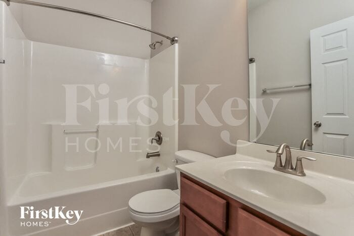 Building Photo - 304 Country Trail Dr