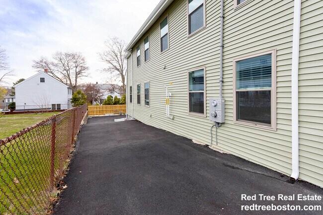 Building Photo - 476 Fulton St