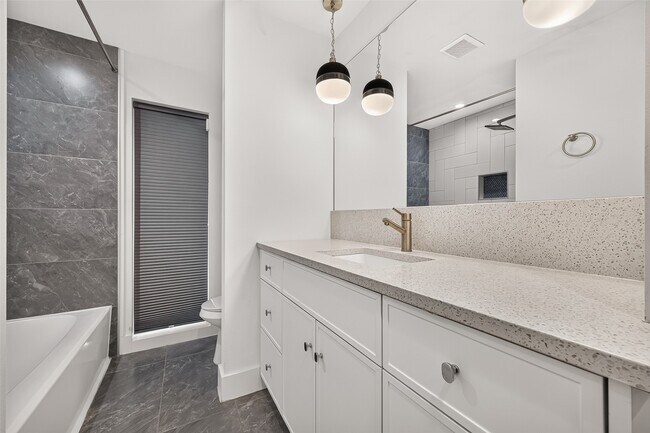 Building Photo - 10819 Oasis Dr