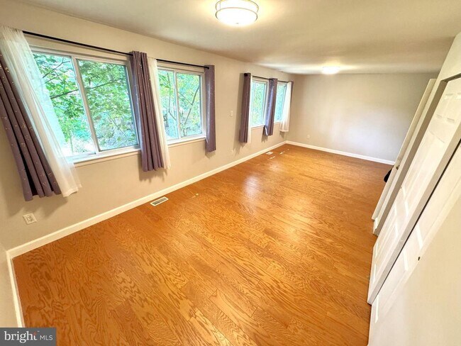 Building Photo - 18 Goshawk Ct