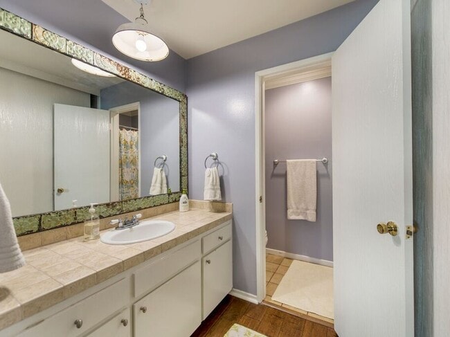 Building Photo - 1720 Ardmore Ave