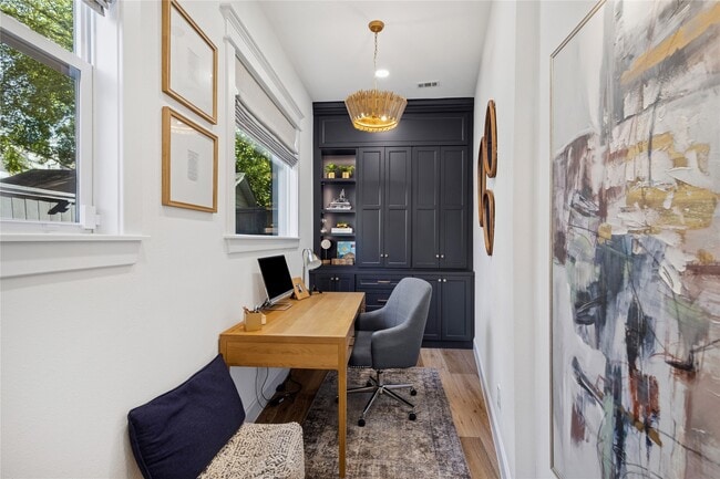 Building Photo - 2031 Sheridan St