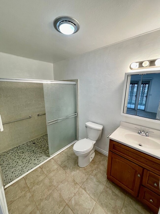 Building Photo - 3 Bedroom, 2 bath home in Sunset Village