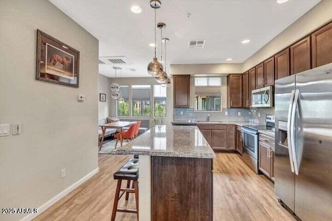 Building Photo - 2090 S Dorsey Ln