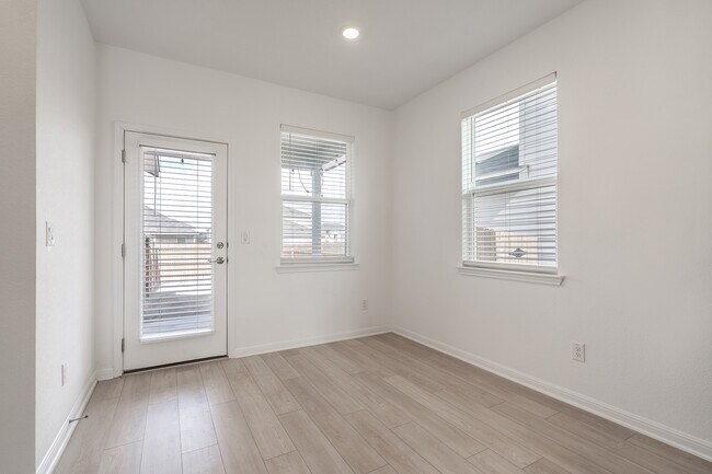 Building Photo - 848 Long Run