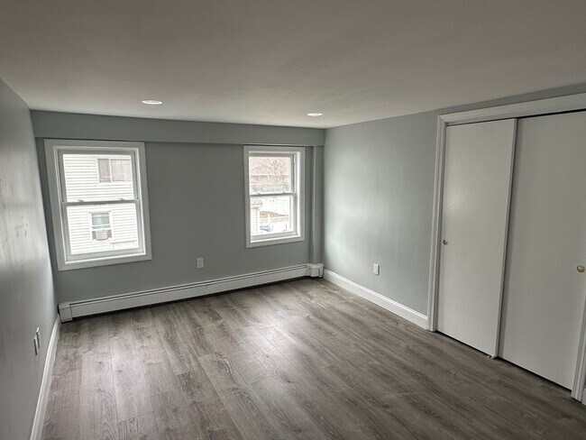 Building Photo - 242 Main St