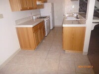 Building Photo - Cute 2 Bedroom