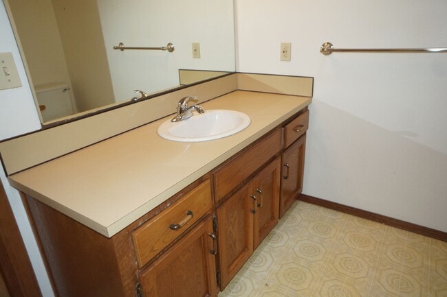 Building Photo - Lake Oswego South Shore Traditional