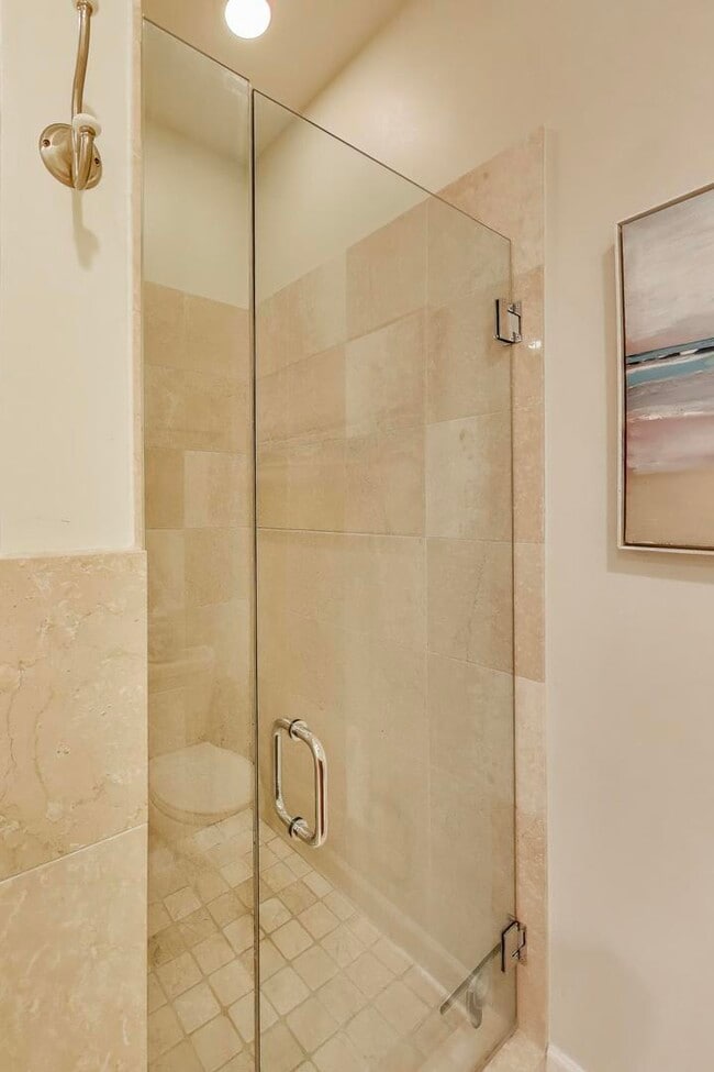 Building Photo - 1529 N Mohawk St