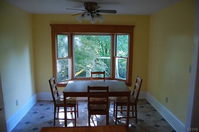 Building Photo - 312 Allen St