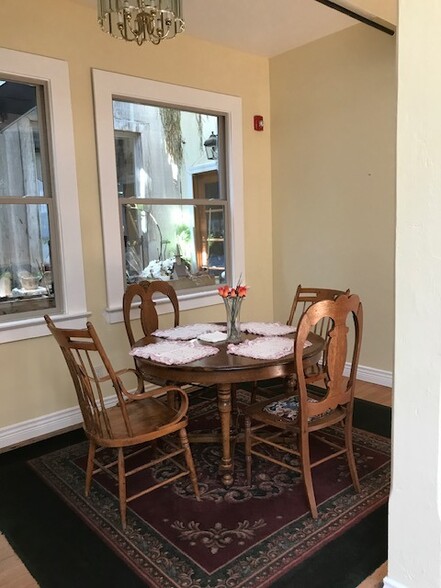 Breakfast Nook - 811 W 2nd Ave