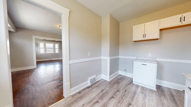 Building Photo - 3001 Denison Ave