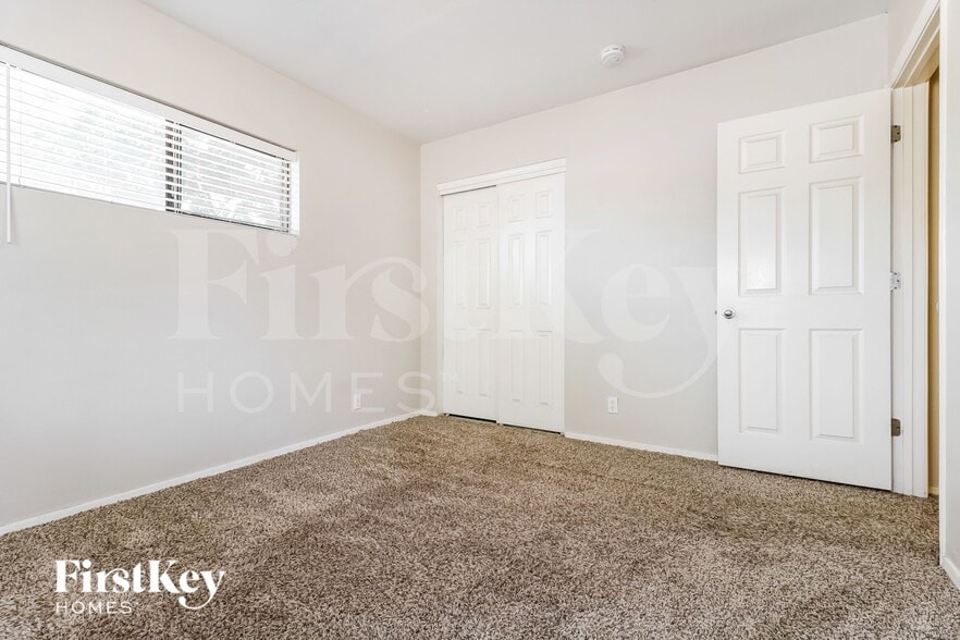 Building Photo - 7156 N 17th Dr