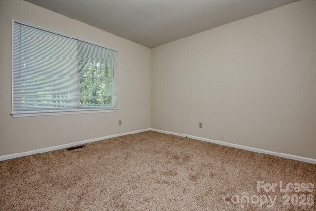 Building Photo - 7730 Deer Track Dr