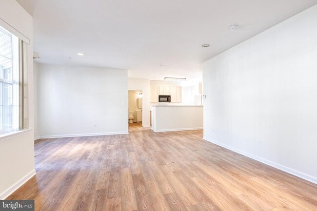 Building Photo - Spacious 2-bedroom 2 Bath condo in New Town